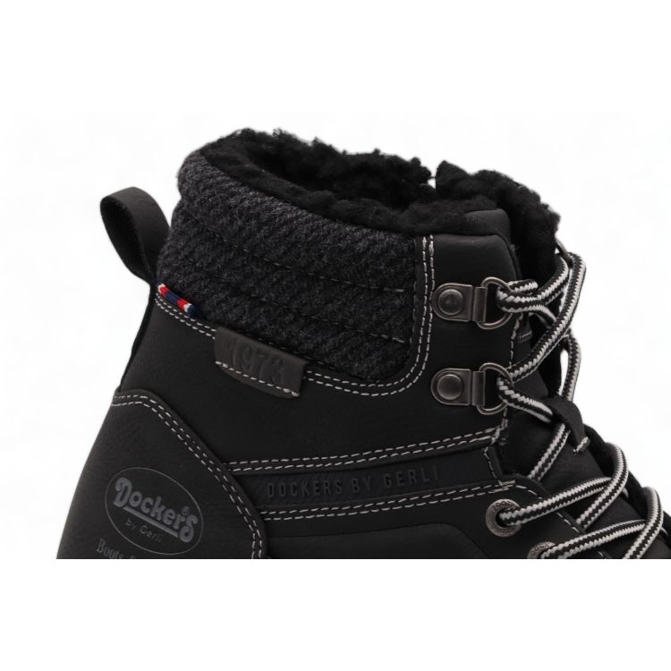 DOCKERS
